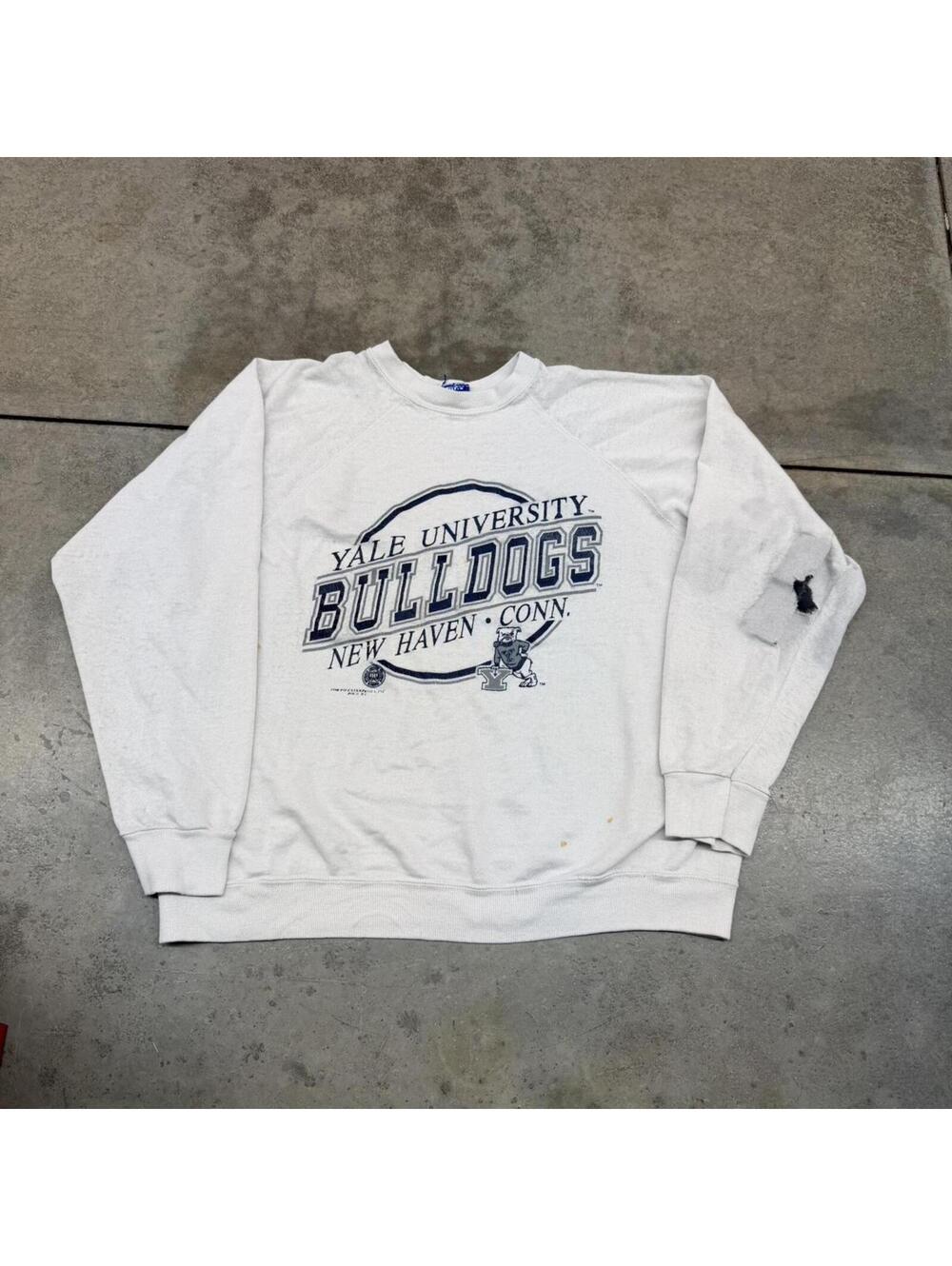 vintage yale univesity bulldogs new haven connecticut collegiate crewneck